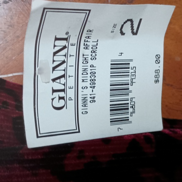 Gianni Petite Wine & Black Rayon &Silk Blend Velvet Print Tank Top Size 2P NWT - Picture 2 of 6